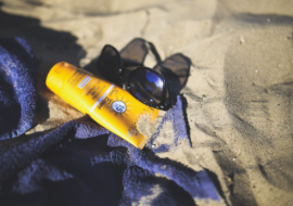 <strong>อ่านเพิ่มเติมเกี่ยวกับ</strong><br>ครีมกันแดดปกป้องผิวที่บอบบางของเราได้อย่างไร ครีมกันแดดปกป้องผิวที่บอบบางของเราได้อย่างไร