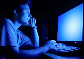 <strong>อ่านเพิ่มเติมเกี่ยวกับ</strong><br>แสงสีน้ำเงินมีโทษหรือประโยชน์กันแน่ แสงสีน้ำเงินมีโทษหรือประโยชน์กันแน่