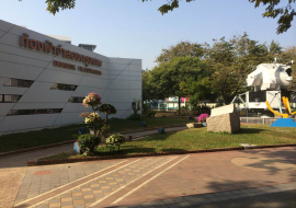 <strong>อ่านเพิ่มเติมเกี่ยวกับ</strong><br>ท้องฟ้าจำลองกรุงเทพ (Bangkok Planetarium) ท้องฟ้าจำลองกรุงเทพ (Bangkok Planetarium)