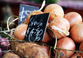 <strong>อ่านเพิ่มเติมเกี่ยวกับ</strong><br>ทําไม “ปอกหัวหอม" แล้วน้ําตาถึงไหล ทําไม “ปอกหัวหอม" แล้วน้ําตาถึงไหล