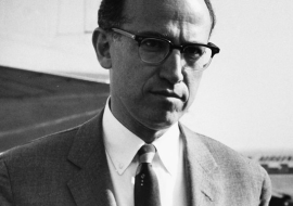 <strong>อ่านเพิ่มเติมเกี่ยวกับ</strong><br>ผู้ผลิตวัคซีนโปลิโอคนแรกของโลก ผู้ผลิตวัคซีนโปลิโอคนแรกของโลก