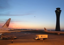 <strong>อ่านเพิ่มเติมเกี่ยวกับ</strong><br>เรื่องน่ารู้เกี่ยวกับรหัสสนามบิน เรื่องน่ารู้เกี่ยวกับรหัสสนามบิน